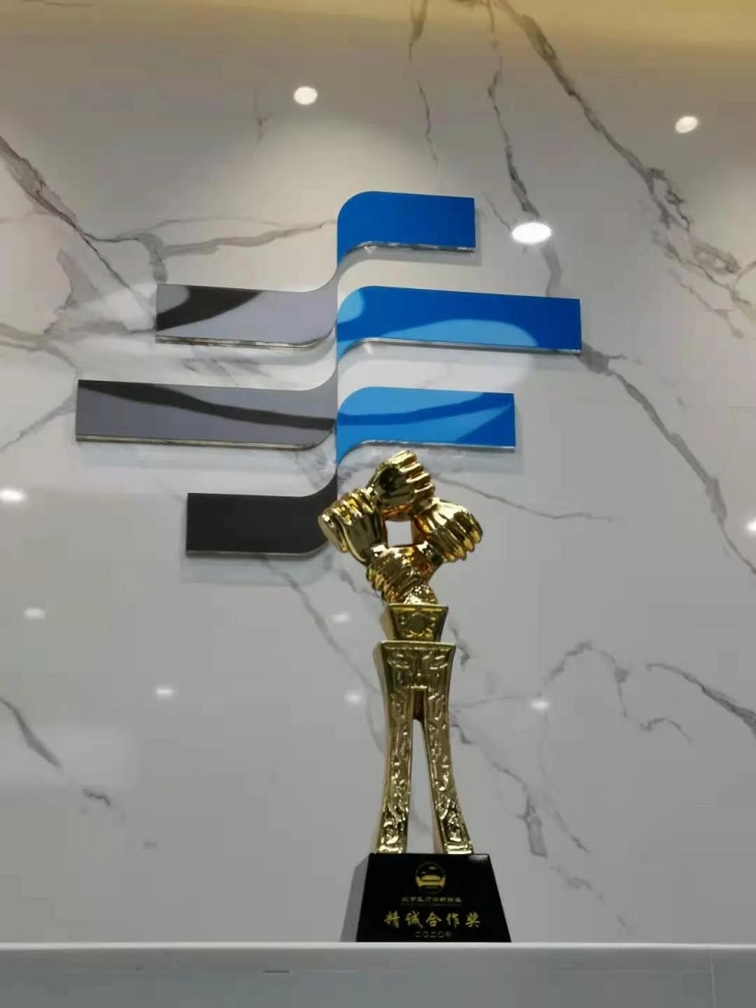 2020，我們用藍治愈了難!2021，想讓世界多一點水思源藍